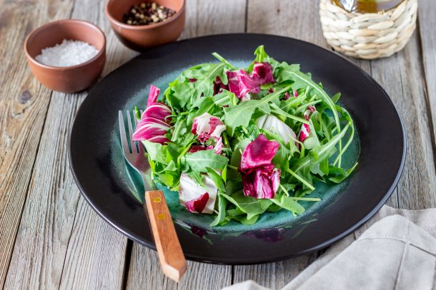 Bittere Salate unterstützen die Fettverdauung Bittere Salate unterstützen die Fettverdauung