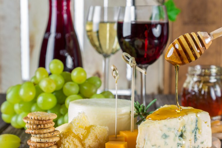 Käse und Rotwein: bei Histaminintoleranz tabu