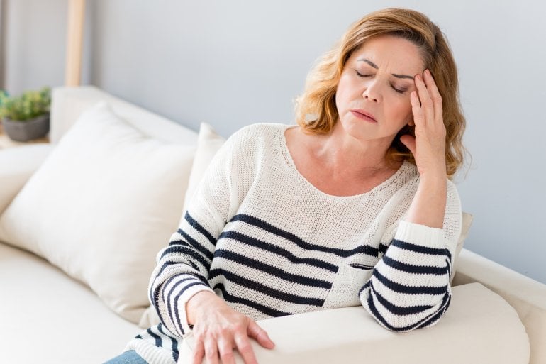 Frau leidet an Fatigue-Syndrom