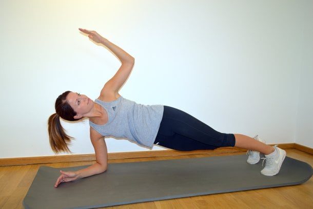 Buckel wegtrainieren mit rotierender Plank Buckel wegtrainieren mit rotierender Plank
