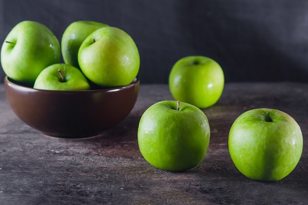 Grüne Äpfel als chlorophyllhaltiges Lebensmittel Grüne Äpfel als chlorophyllhaltiges Lebensmittel