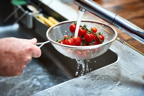 Bei der Zubereitung Hygieneregeln befolgen Bei der Zubereitung Hygieneregeln befolgen