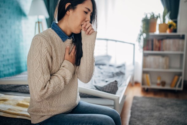 Lungenembolie erkennen: Husten als mögliches Symptom