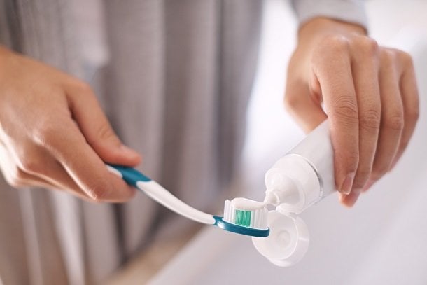 Antibakterielle Zahnpasta verwenden