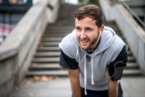 Beeinflusst Sport den Bedarf an Vitaminen und Mineralstoffen? Beeinflusst Sport den Bedarf an Vitaminen und Mineralstoffen?