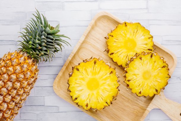 Ananas: tropisches Sommerobst Ananas: tropisches Sommerobst