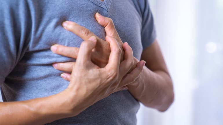 Stechender Schmerz in der Brust Stechender Schmerz in der Brust