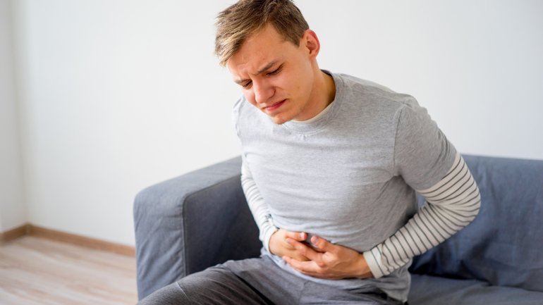 Stechender Schmerz im Bauch Stechender Schmerz im Bauch