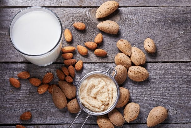 Mandelmilch – gesunde Milchalternative Mandelmilch – gesunde Milchalternative
