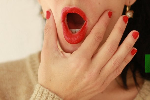 Dehnung und Massage des Kiefers bei Tinnitus