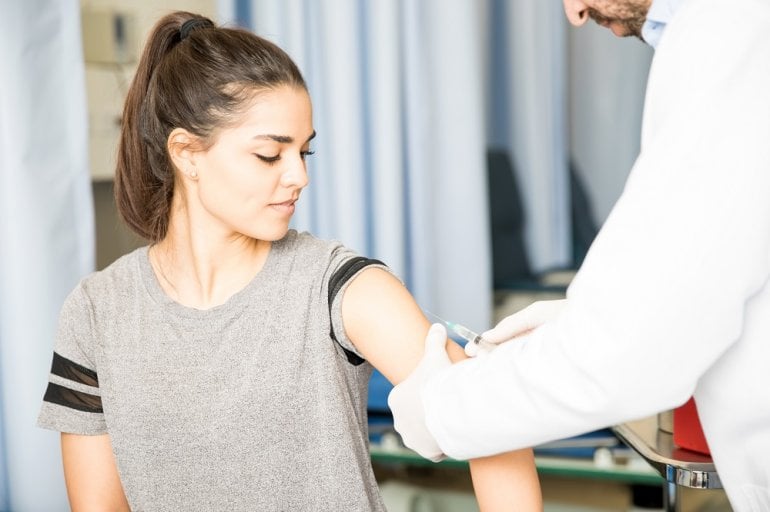 Hepatitis A- und B-Impfung in den Arm