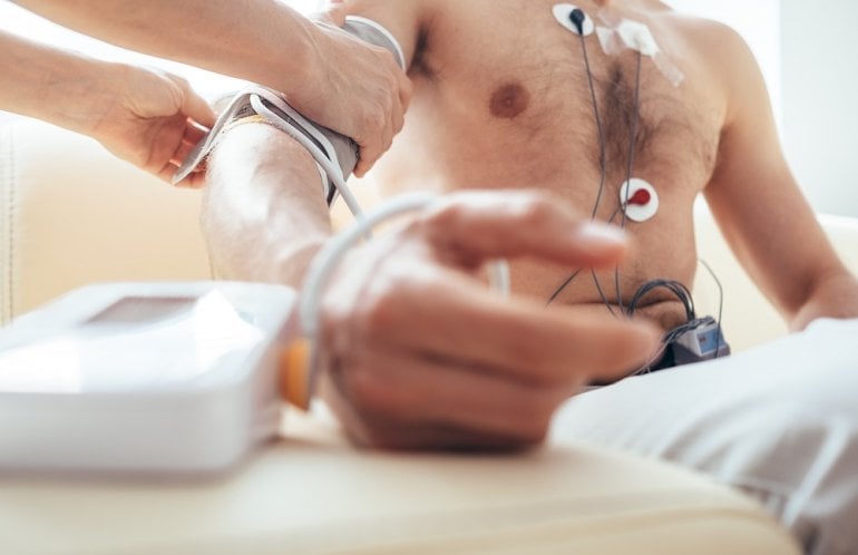 Herzuntersuchung mit EKG und BLutdruckmessung