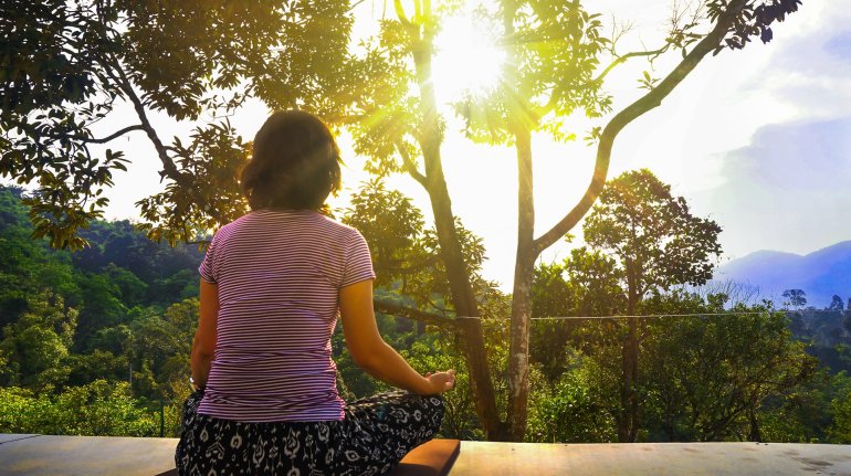 Frau bei der Meditation