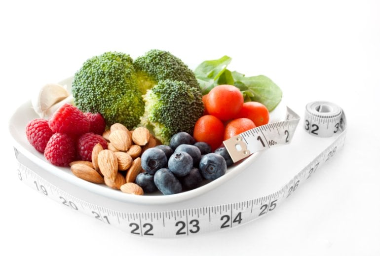 Gesund zunehmen: gesundes Essen und Maßband