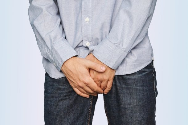 Hodenvergrößerung und schmerzloser Knoten als Hodenkrebs-Symptome Hodenvergrößerung und schmerzloser Knoten als Hodenkrebs-Symptome